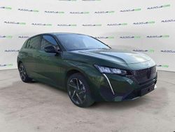 Metallisee vernis vert olivine Usata 2024 Peugeot 308 Allure Tre volumi | 24.900 €