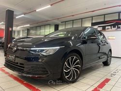 Nero Usata 2022 VW Golf VIII Life Tre volumi | 22.900 € (Ottimo prezzo)