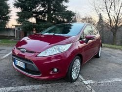 Rosso Usata 2008 Ford Fiesta Titanium Tre volumi | 3800 € (Buon prezzo)