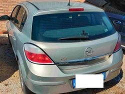 Grigio Usata 2006 Opel Astra Tre volumi | 1800 € (Buon prezzo)