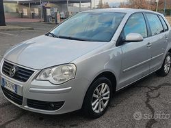Grigio Usata 2008 VW Polo Tre volumi | 2590 € (Buon prezzo)