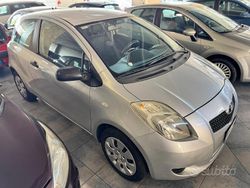 Grigio Usata 2008 Toyota Yaris Sol Tre volumi | 2800 € (Buon prezzo)