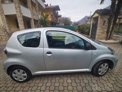 Grigio Usata 2010 Toyota Aygo Due volumi | 4500 € (Buon prezzo)