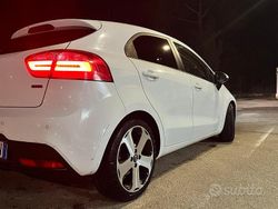 Bianco Usata 2014 Kia Rio Tre volumi | 4200 € (Molto cara)