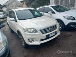 Bianco Usata 2012 Toyota RAV4 Lounge Station wagon | 6000 € (Ottimo prezzo)