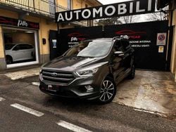 Grigio Usata 2018 Ford Kuga ST-Line SUV | 15.990 € (Buon prezzo)