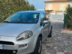 Grigio Usata 2013 Fiat Punto Tre volumi | 3900 € (Molto cara)