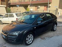 Usata 2007 Ford Focus Tre volumi | 2500 € (Buon prezzo)