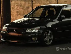 Usata 2000 Lexus IS200 Tre volumi | 8500 €