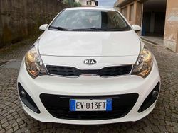 Bianco Usata 2014 Kia Rio Tre volumi | 5600 € (Cara)