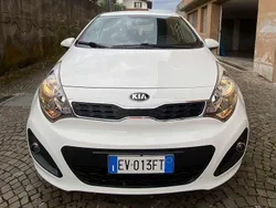 Bianco Usata 2014 Kia Rio Tre volumi | 5600 € (Buon prezzo)