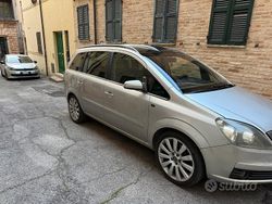 Usata 2006 Opel Zafira Monovolume | 2000 € (Buon prezzo)
