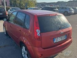 Usata 2009 Ford Fiesta Tre volumi | 4000 € (Buon prezzo)