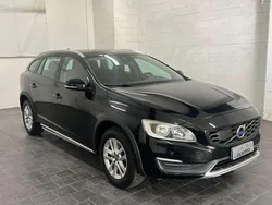 Nero Usata 2016 Volvo V60 CC Momentum Station wagon | 9450 € (Buon prezzo)
