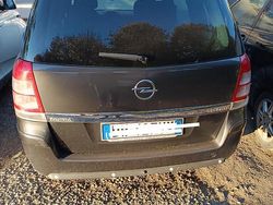 Verde Usata 2009 Opel Zafira Monovolume | 1800 €