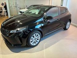 Nero Nuova 2025 Renault Clio V Tre volumi | 17.990 € (Buon prezzo)