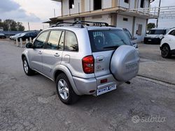 Grigio Usata 2005 Toyota RAV4 Tre volumi | 6700 €