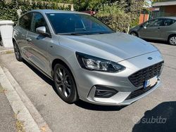 Grigio Usata 2021 Ford Focus ST-Line Tre volumi | 17.700 € (Buon prezzo)