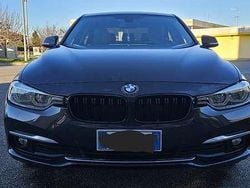 Usata 2015 BMW 320 Luxury Line Tre volumi | 15.000 € (Buon prezzo)