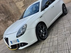 Bianco Usata 2015 Alfa Romeo Giulietta Tre volumi | 8000 € (Cara)