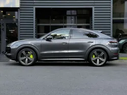 Grigio quarzite metallizzato Usata 2019 Porsche Cayenne Turbo S SUV | 79.000 €