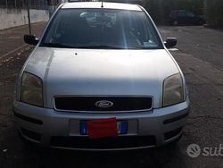 Grigio Usata 2004 Ford Fusion Tre volumi | 2000 € (Buon prezzo)