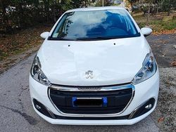 Bianco Usata 2017 Peugeot 208 Active Due volumi | 7500 € (Buon prezzo)