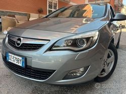 Grigio Usata 2009 Opel Astra Cosmo Tre volumi | 2950 € (Buon prezzo)