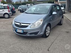 Grigio Usata 2009 Opel Corsa Tre volumi | 6000 € (Molto cara)