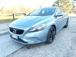 Grigio scuro Usata 2017 Volvo V40 Business Edition Tre volumi | 9999 € (Ottimo prezzo)