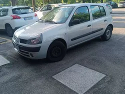 Usata 2003 Renault Clio II Privilege Tre volumi | 900 € (Buon prezzo)