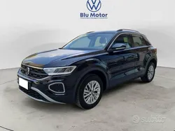 Deep black perlato Usata 2024 VW T-Roc Life SUV | 26.900 € (Buon prezzo)