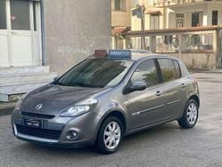 Grigio Usata 2011 Renault Clio II Tre volumi | 3299 € (Ottimo prezzo)