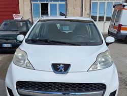 Bianco Usata 2012 Peugeot 107 Access Due volumi | 4100 € (Buon prezzo)