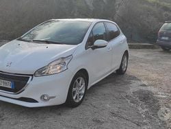Bianco Usata 2015 Peugeot 208 Allure Due volumi | 6500 € (Buon prezzo)