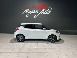 Bianco perlato Usata 2021 Suzuki Swift Tre volumi | 15.500 € (Buon prezzo)