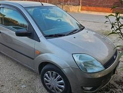 Usata 2003 Ford Fiesta Due volumi | 1000 € (Super prezzo)