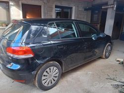 Nero Usata 2010 VW Golf VI Tre volumi | 4000 € (Buon prezzo)
