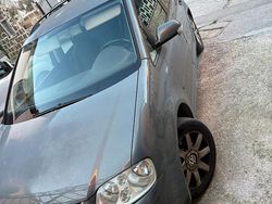 Grigio Usata 2004 VW Touran Monovolume | 1500 € (Buon prezzo)
