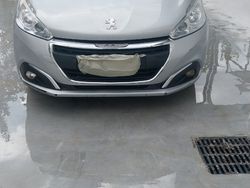 Grigio Usata 2013 Peugeot 208 Due volumi | 2500 € (Ottimo prezzo)