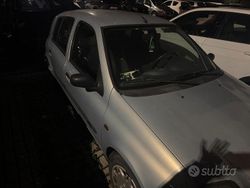 Grigio Usata 2000 Renault Clio II Due volumi | 500 €