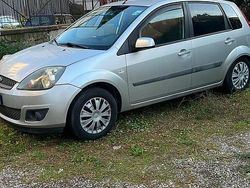 Grigio Usata 2006 Ford Fiesta Ghia Tre volumi | 1500 € (Ottimo prezzo)