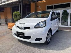 Bianco Usata 2011 Toyota Aygo Connect Style Due volumi | 5000 € (Cara)