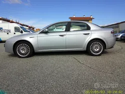 Usata 2005 Alfa Romeo 159 Distinctive Tre volumi | 2600 € (Buon prezzo)