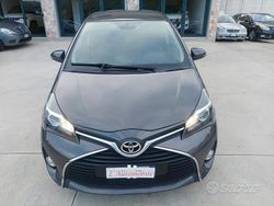 Grigio Usata 2015 Toyota Yaris Tre volumi | 8800 € (Buon prezzo)