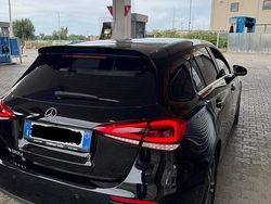 Nero Usata 2020 Mercedes A180 Tre volumi | 19.000 €