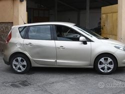 Marrone Usata 2010 Renault Scénic III Luxe Monovolume | 2900 € (Ottimo prezzo)