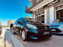 Nero Usata 2013 Toyota Yaris Lounge Tre volumi | 7300 € (Cara)