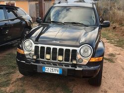 Nero Usata 2006 Jeep Cherokee SUV | 7000 € (Molto cara)