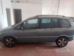 Grigio Usata 2004 Opel Zafira Monovolume | 500 € (Super prezzo)